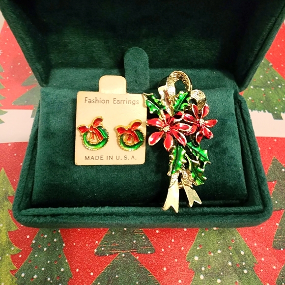 Christmas Jewelry Set: Signed Brooch, Earrings Wreath - Picture 2 of 5